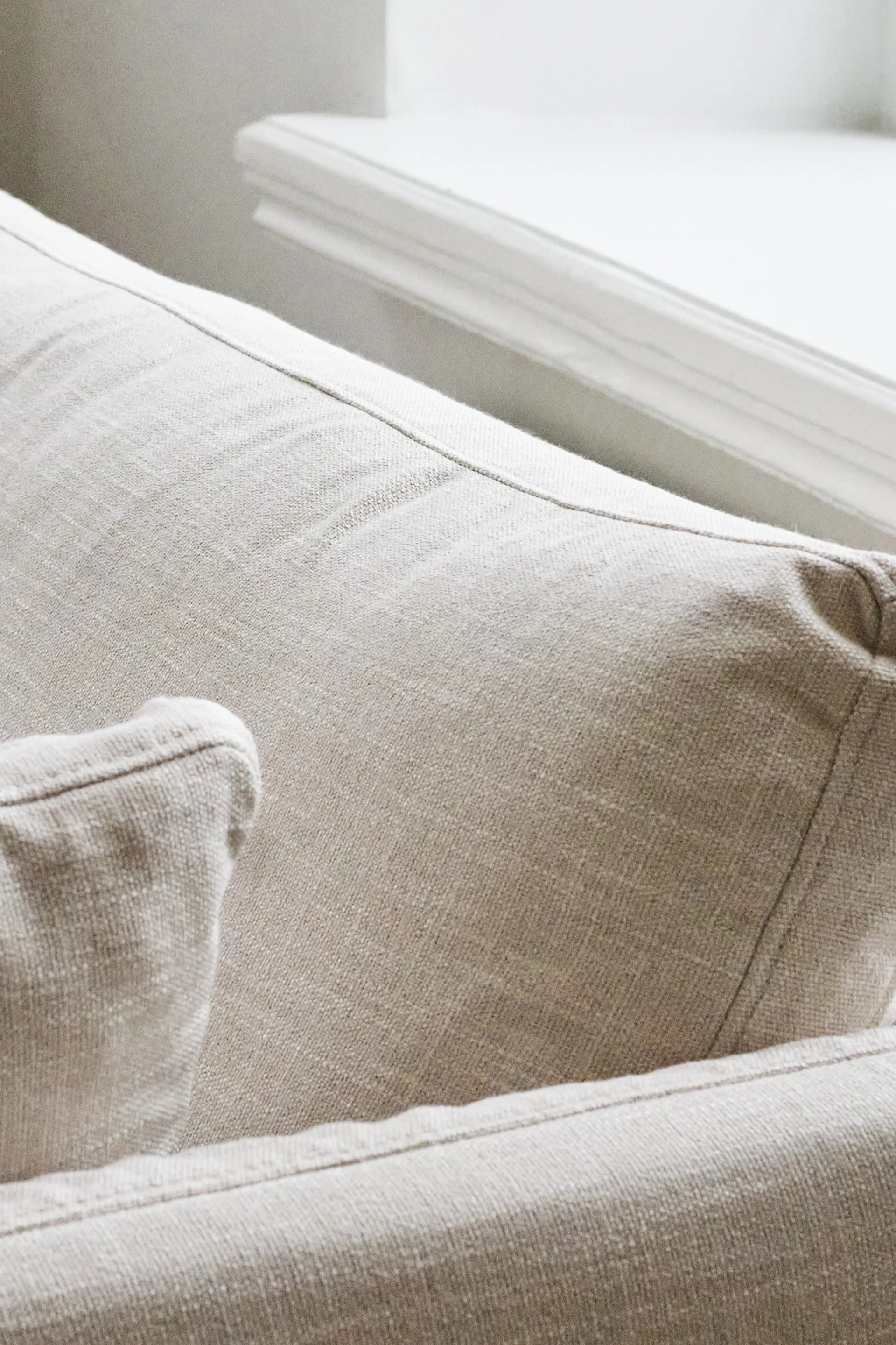 Linnevik sofa, Same Beige 6670-white-oiled oak, 4-seater, with skirt 1898