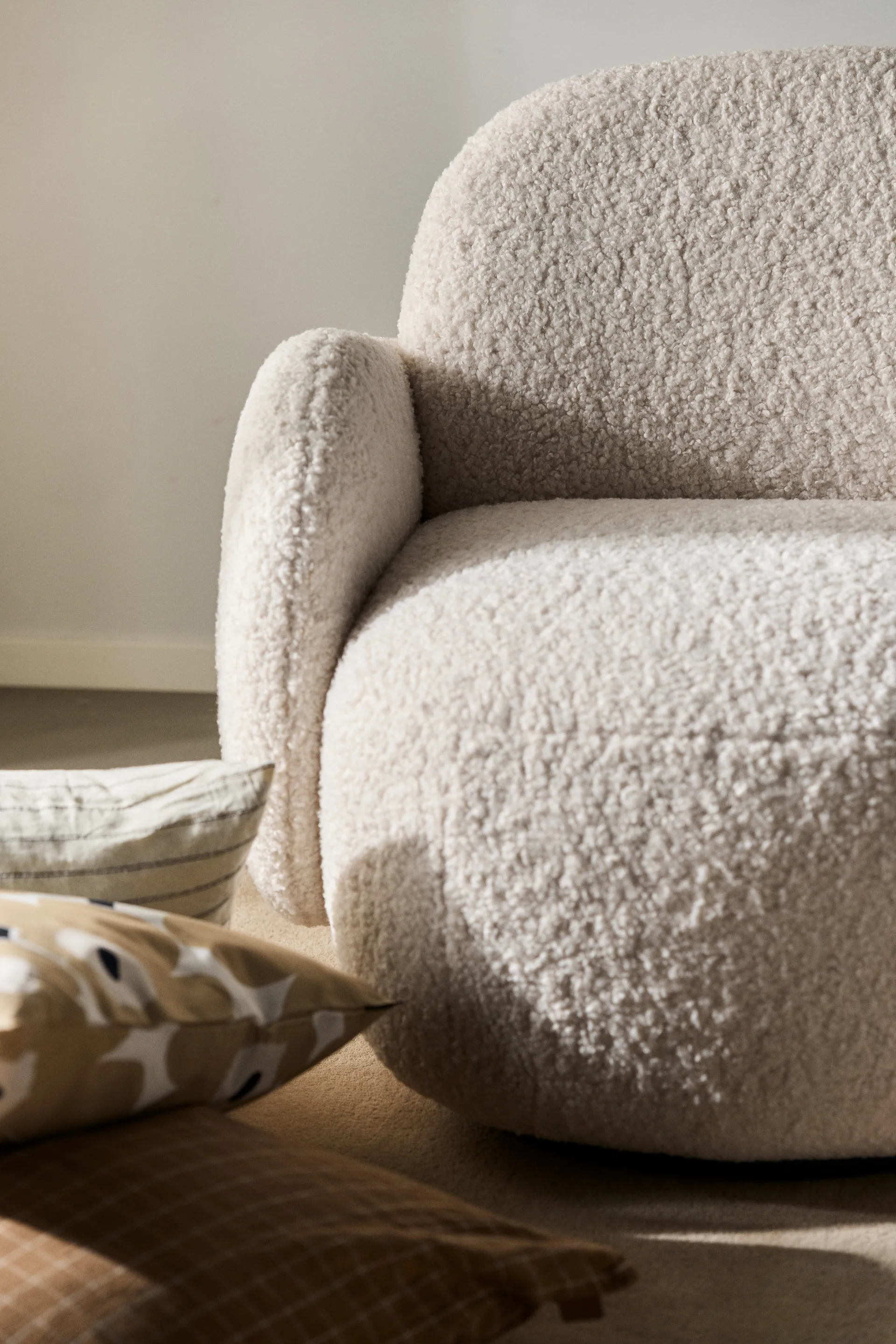Mo armchair with swivel function, Glore White 1243 1898