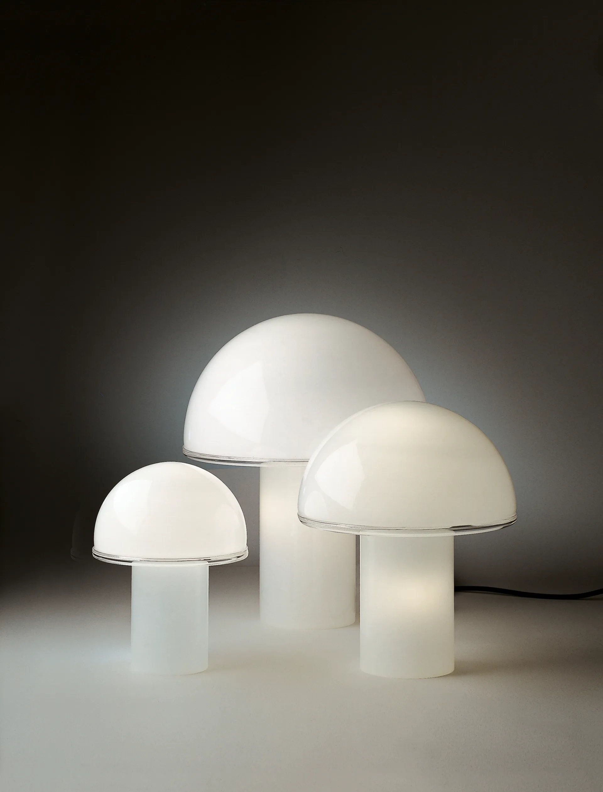 Onfale Piccolo table lamp Ø20 cm, Opal white Artemide