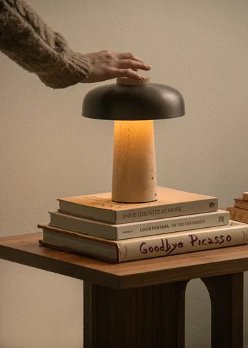 Reverse portable table lamp 24,5 cm - Travertine-bronzed aluminium - Audo Copenhagen
