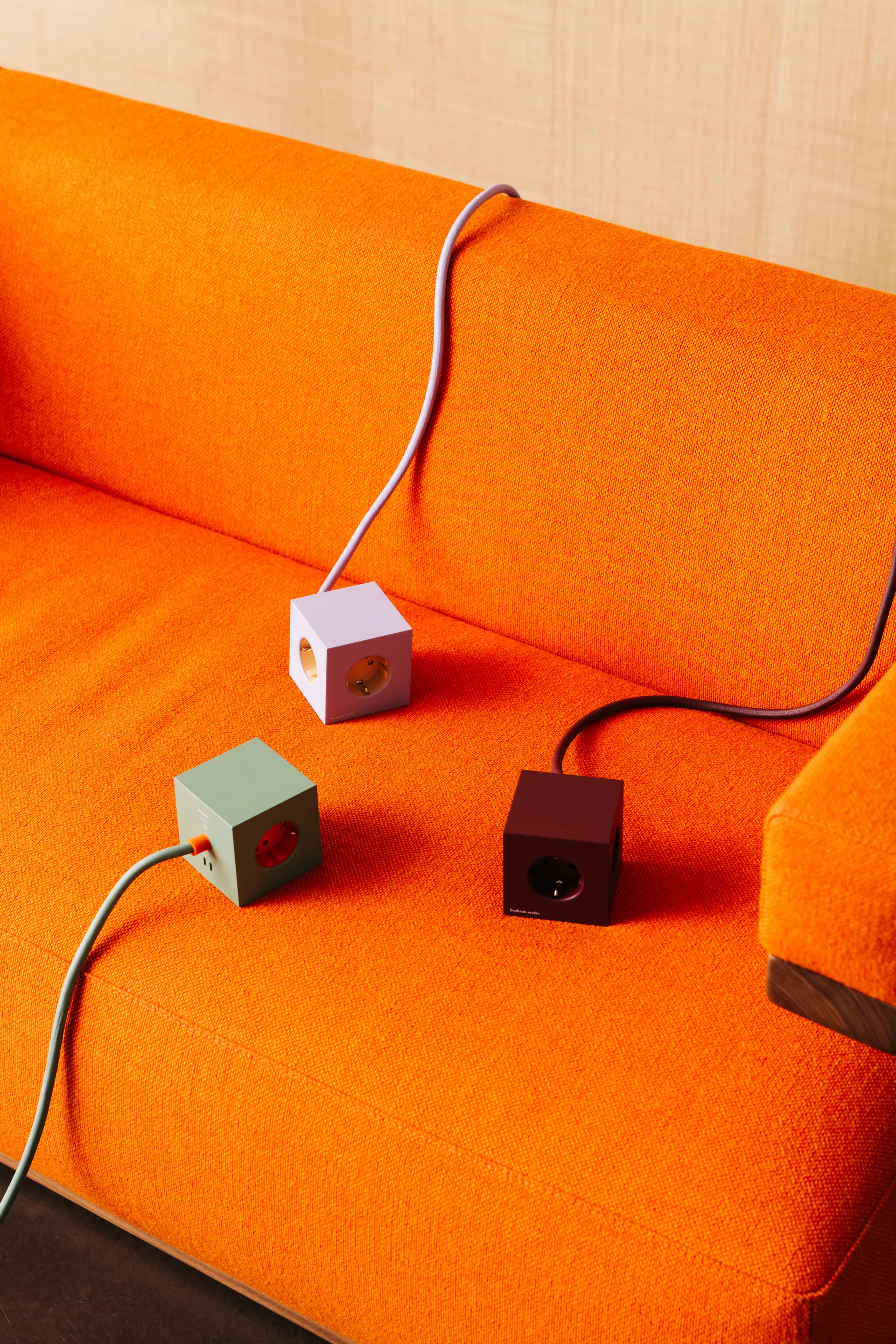 AVOLT x Bauhaus-Archiv Square 1 power strip USB-C, Mulberry Red Avolt