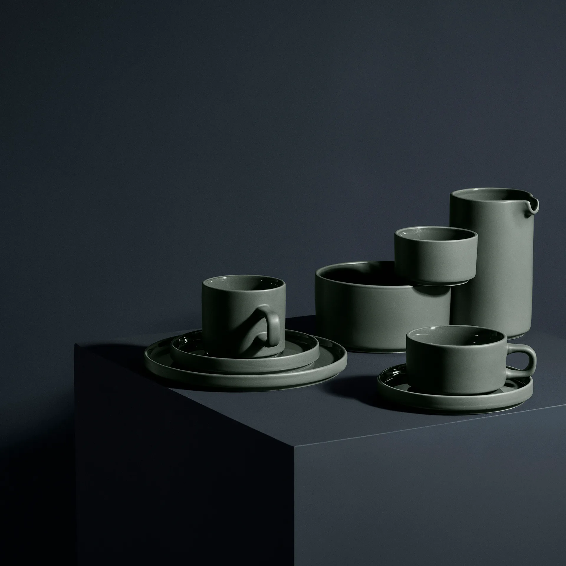 Pilar jug 0.5 L, Pewter blomus