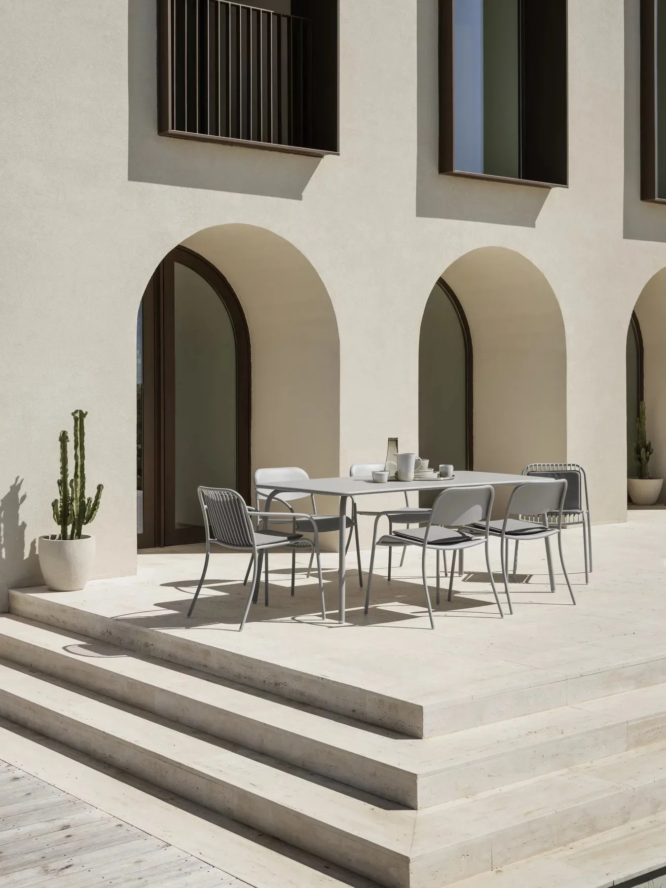 YUA WIRE armchair, Silk grey blomus
