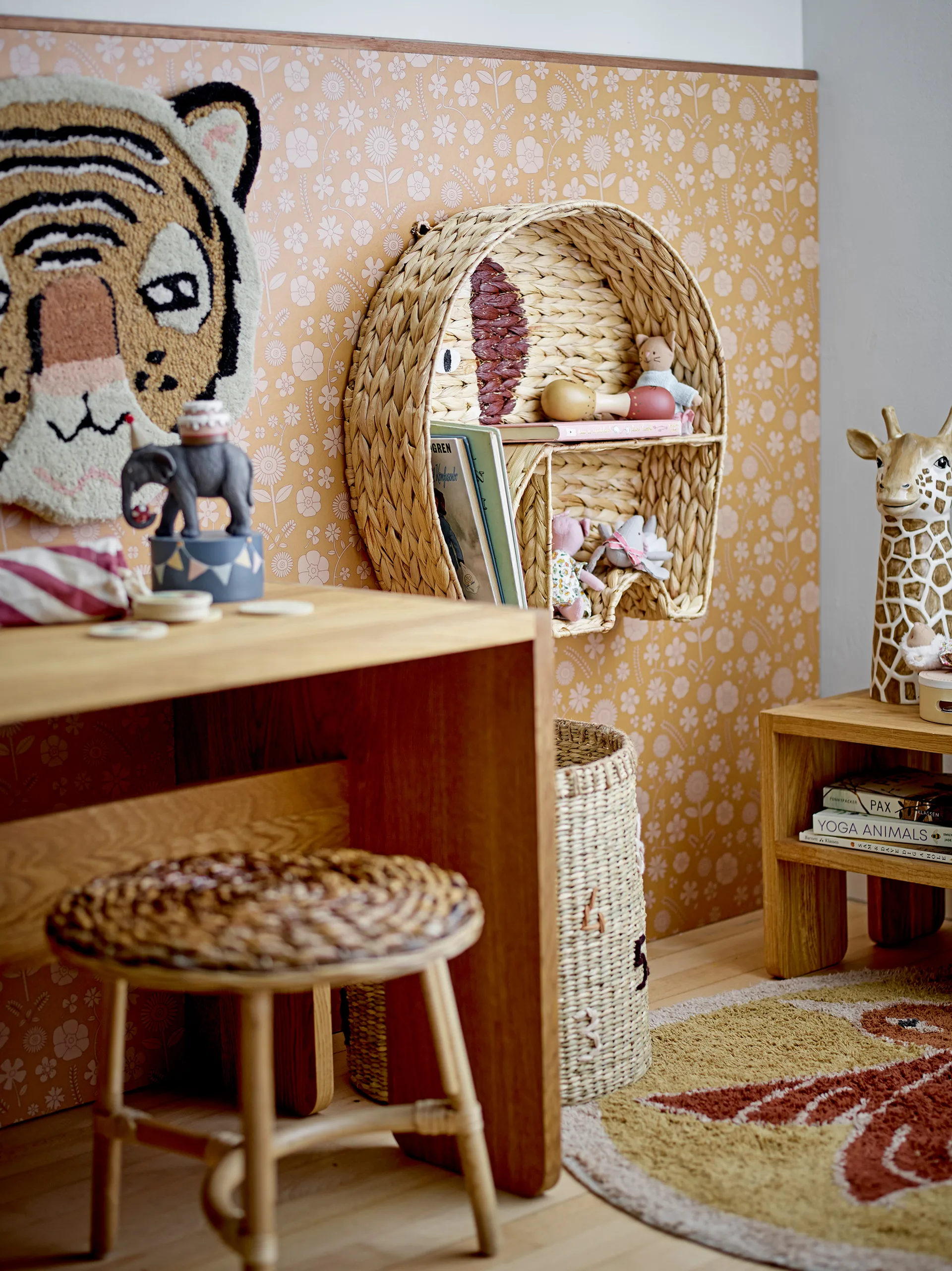 Flor candle sticks 18 cm, Elephant Bloomingville