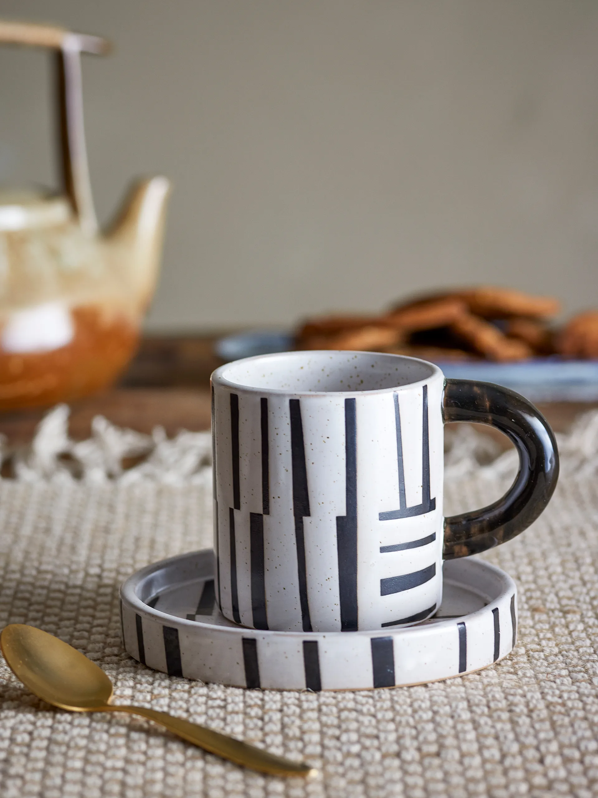 Frankie cup with saucer 30 cl, Black-white Bloomingville