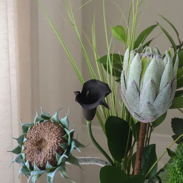 Midnight Wilderness artificial bouquet - Protea-chrysanthemum-calla-carnation, 78 cm, 7 pcs - Botané