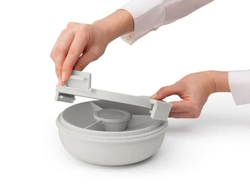 Make & Take sallad bowl. 1.3 L - Light grey - Brabantia