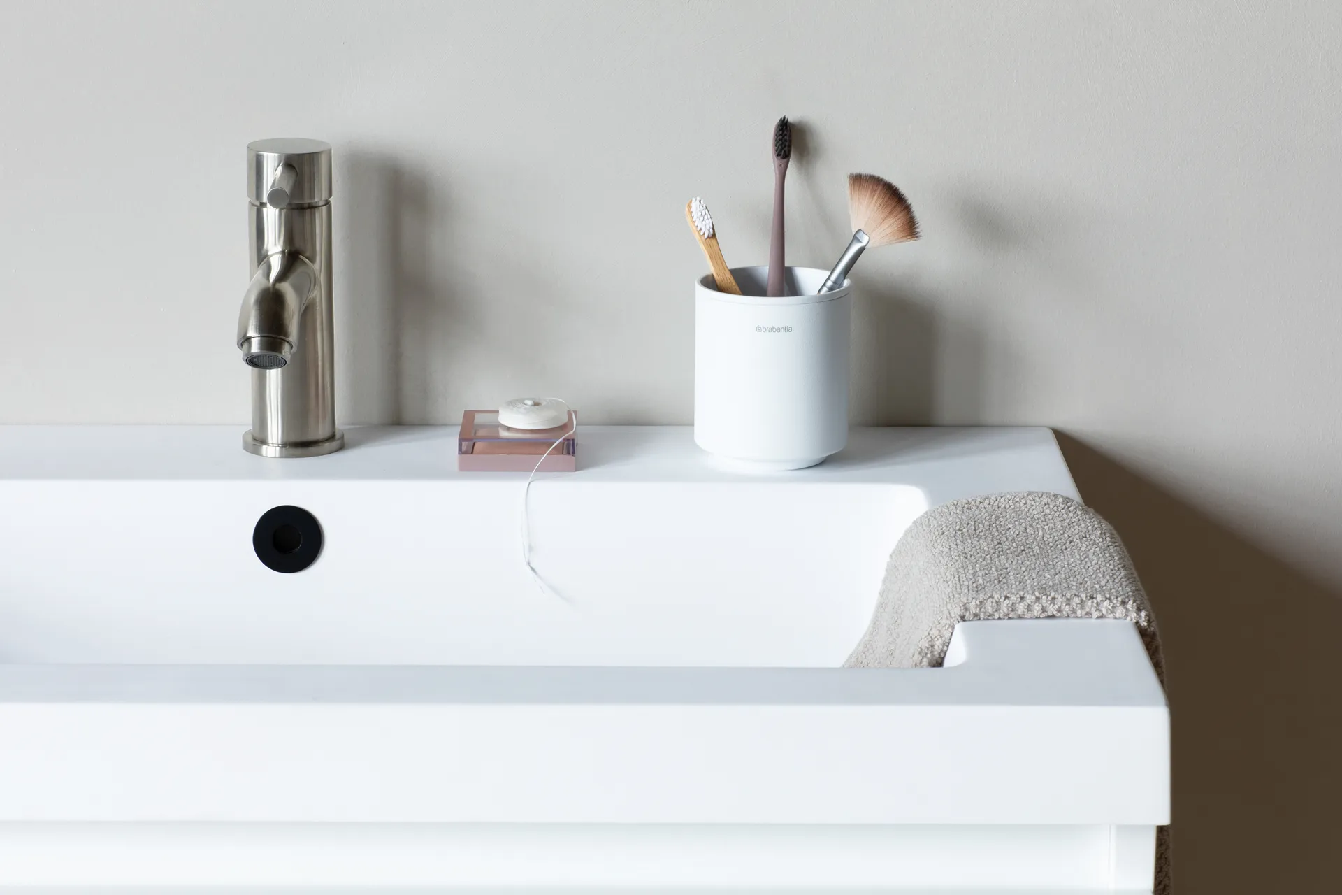 MindSet Tooth brush holder, Mineral Fresh White Brabantia