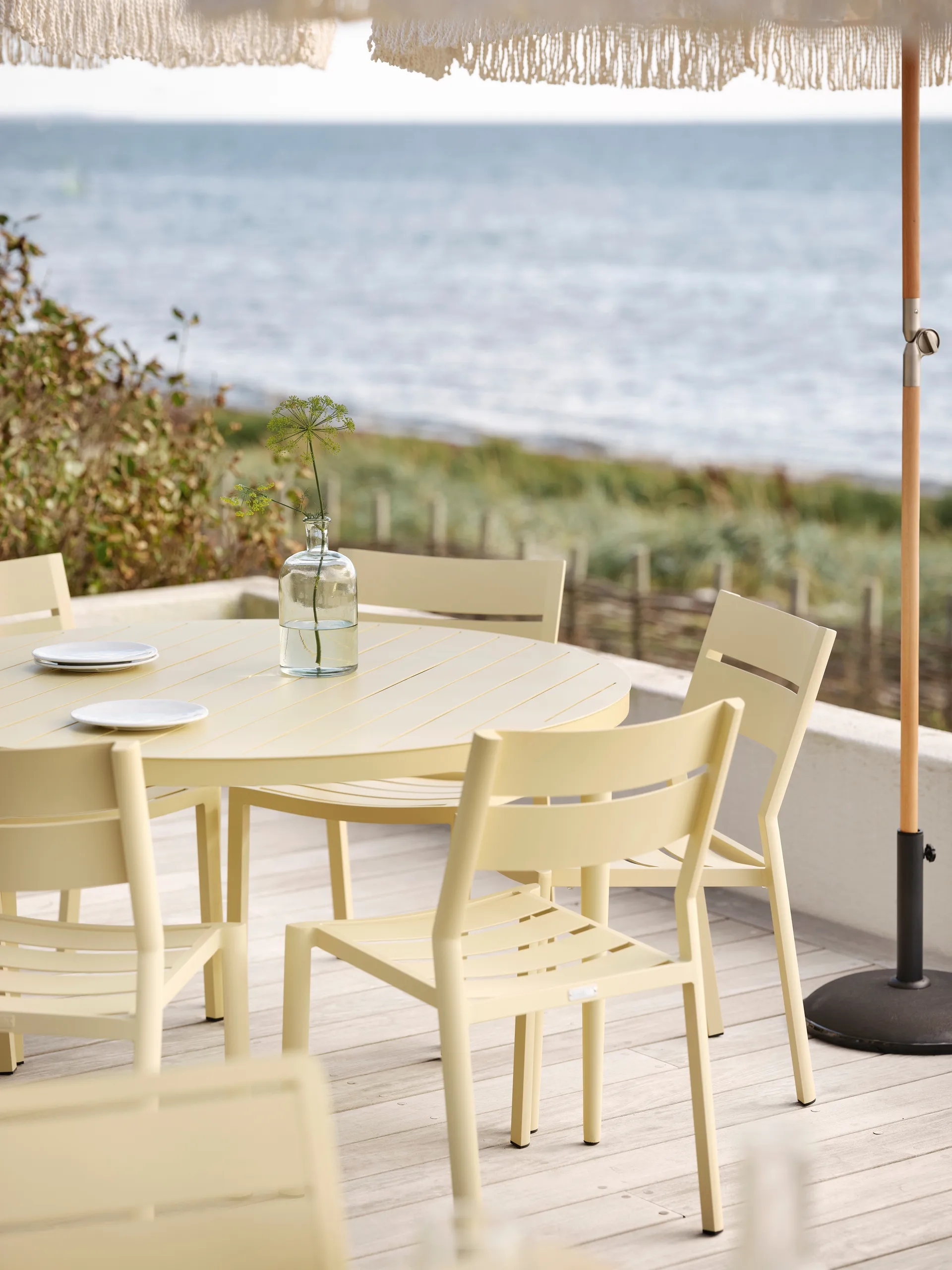 Bigby dining table, Lemon Ø130 cm Brafab