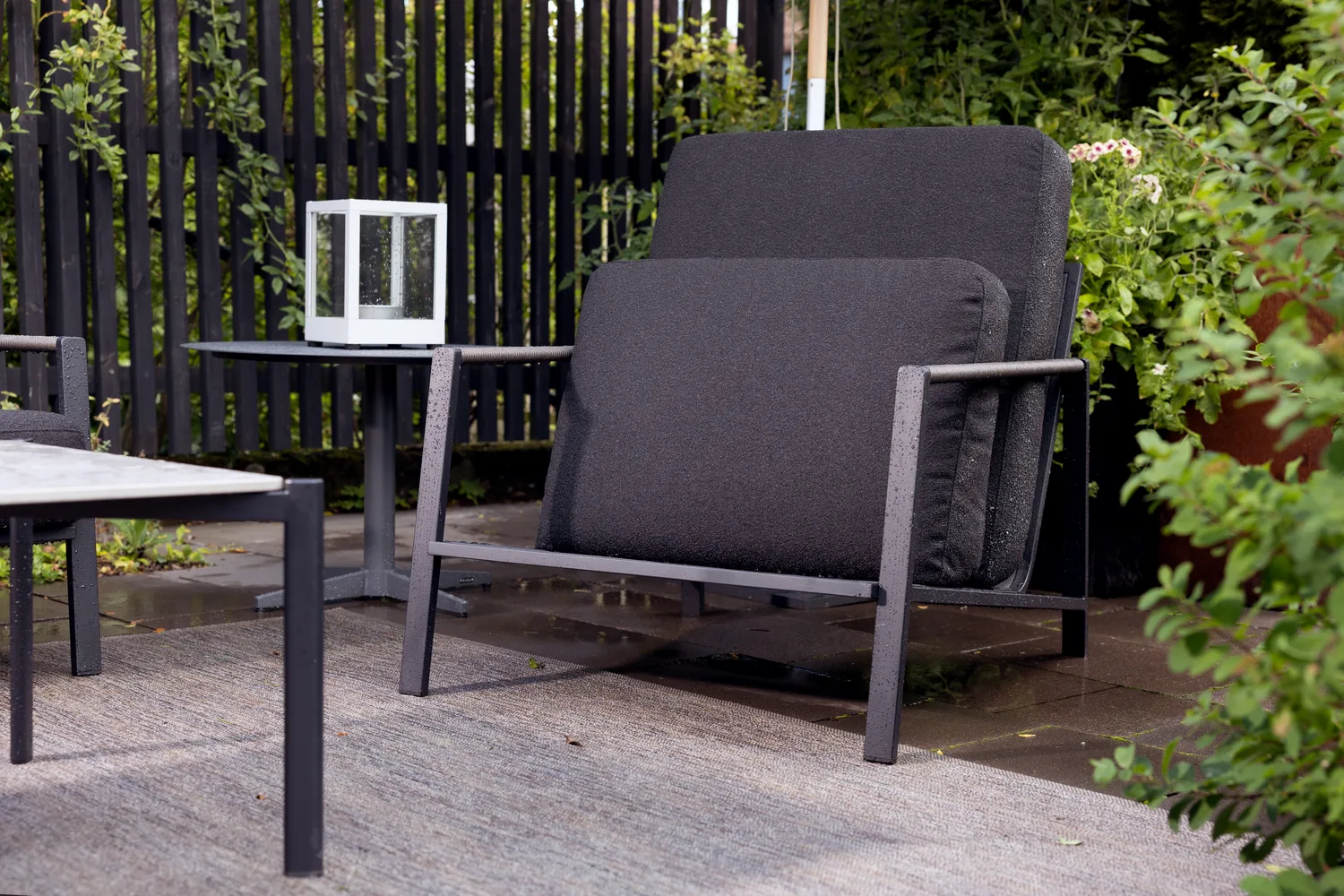 Lyra armchair, Black-teddy black Brafab