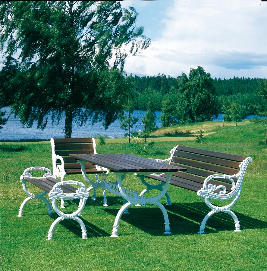Byarum Bench, Pine brown stain, raw aluminum stand Byarums bruk