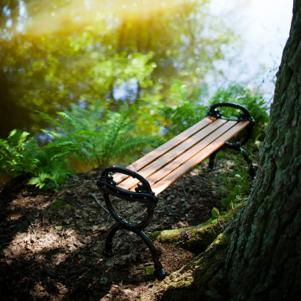 Byarum Bench, White lacquered pine, green stand Byarums bruk