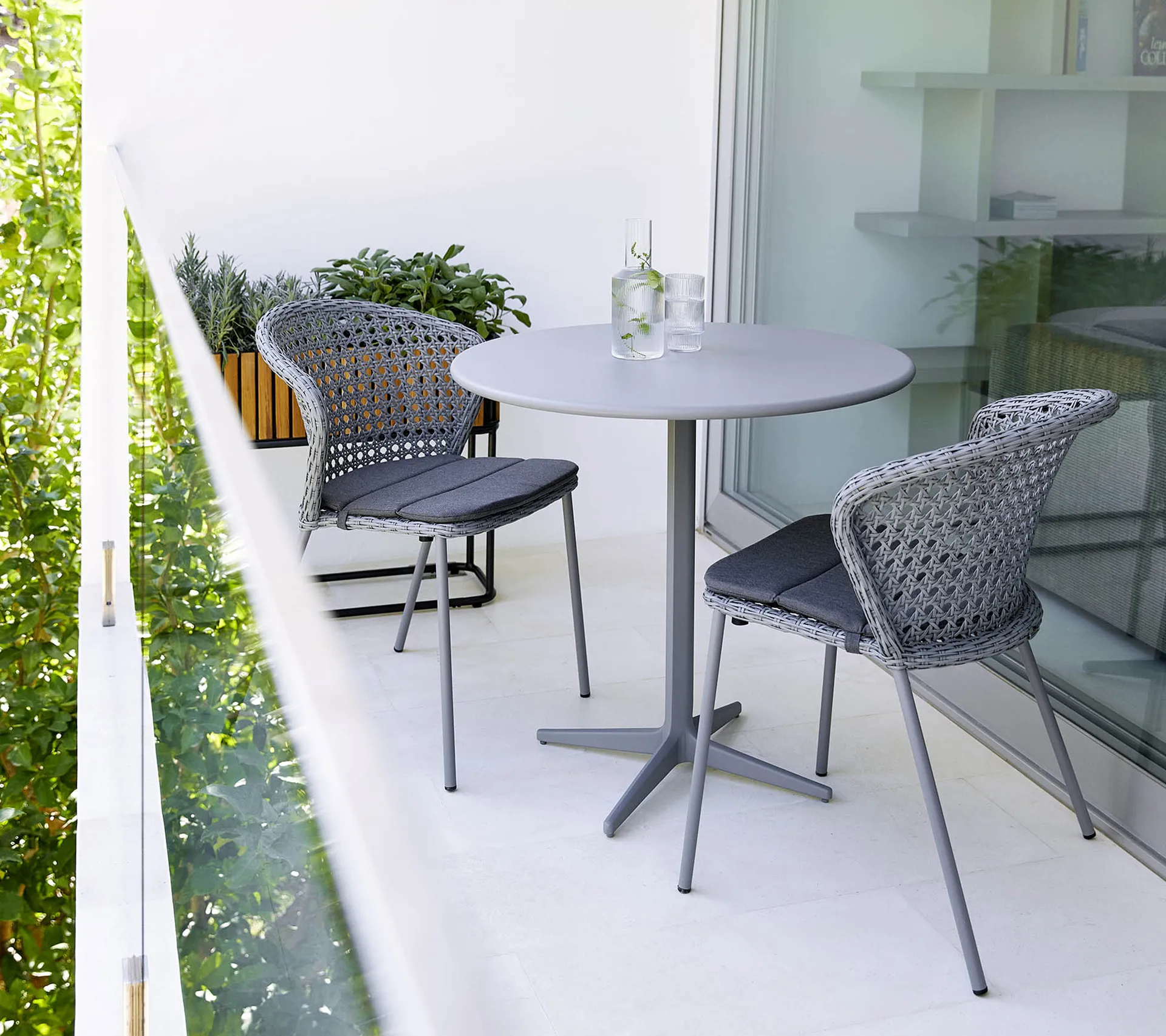 Drop coffee table Ø80 cm, Light grey-light grey Cane-line