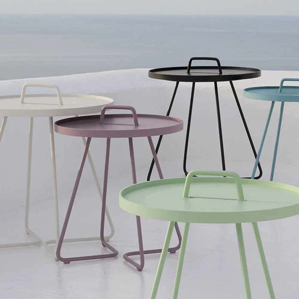 On the move table Ø37 cm, White Cane-line