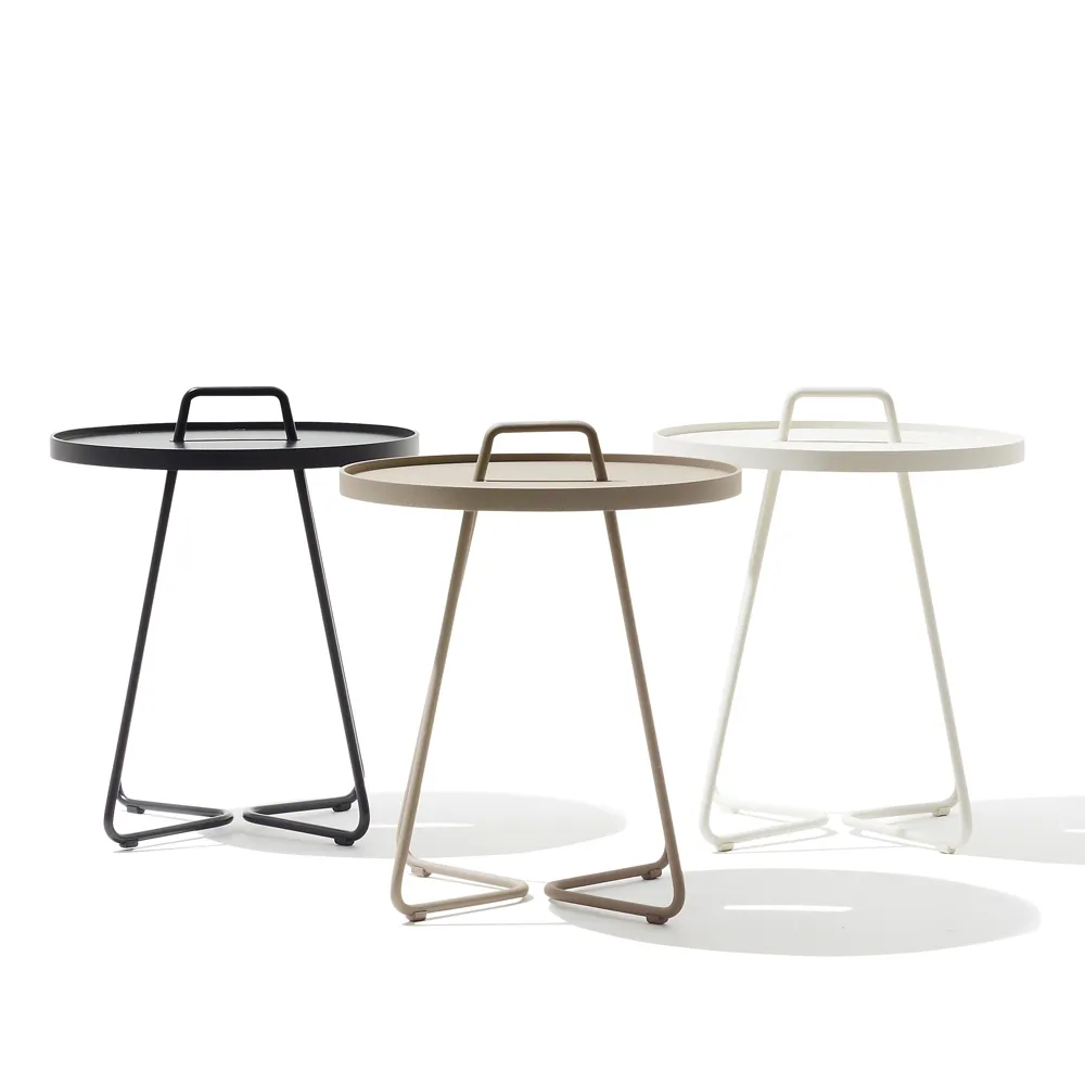 On the move table Ø52 cm, White Cane-line