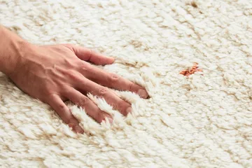 Ravi rug 230x320 cm - Off white-orange - Chhatwal & Jonsson