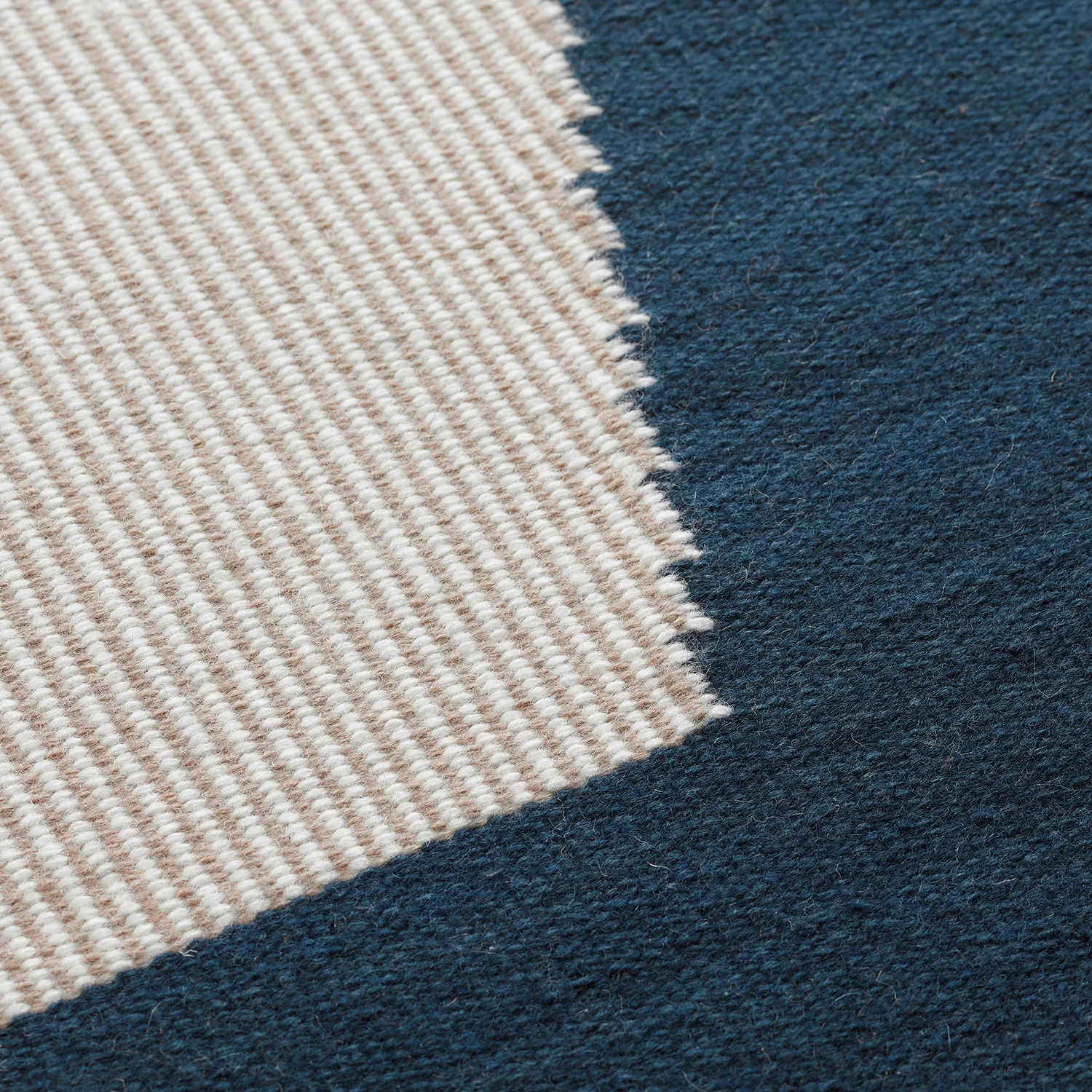 Una wool carpet 230x320 cm, dark blue-beige-off white Chhatwal & Jonsson
