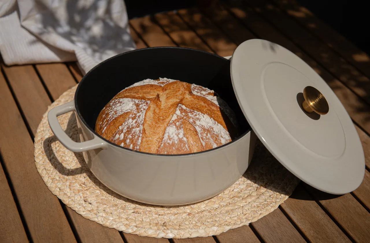 Combekk Enameled cast iron casserole Ø28 cm, Sand-gold knob Combekk
