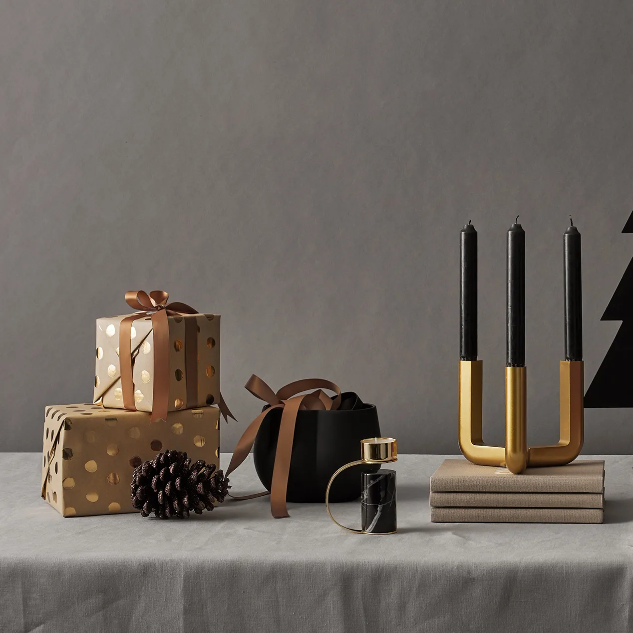 Heavy candle holder, nero marquina Cooee Design