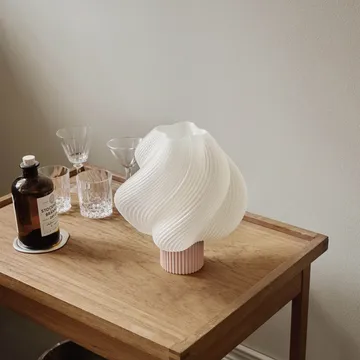 Soft Serve table lamp - Wild strawberry, Regular, 26 cm - Crème Atelier