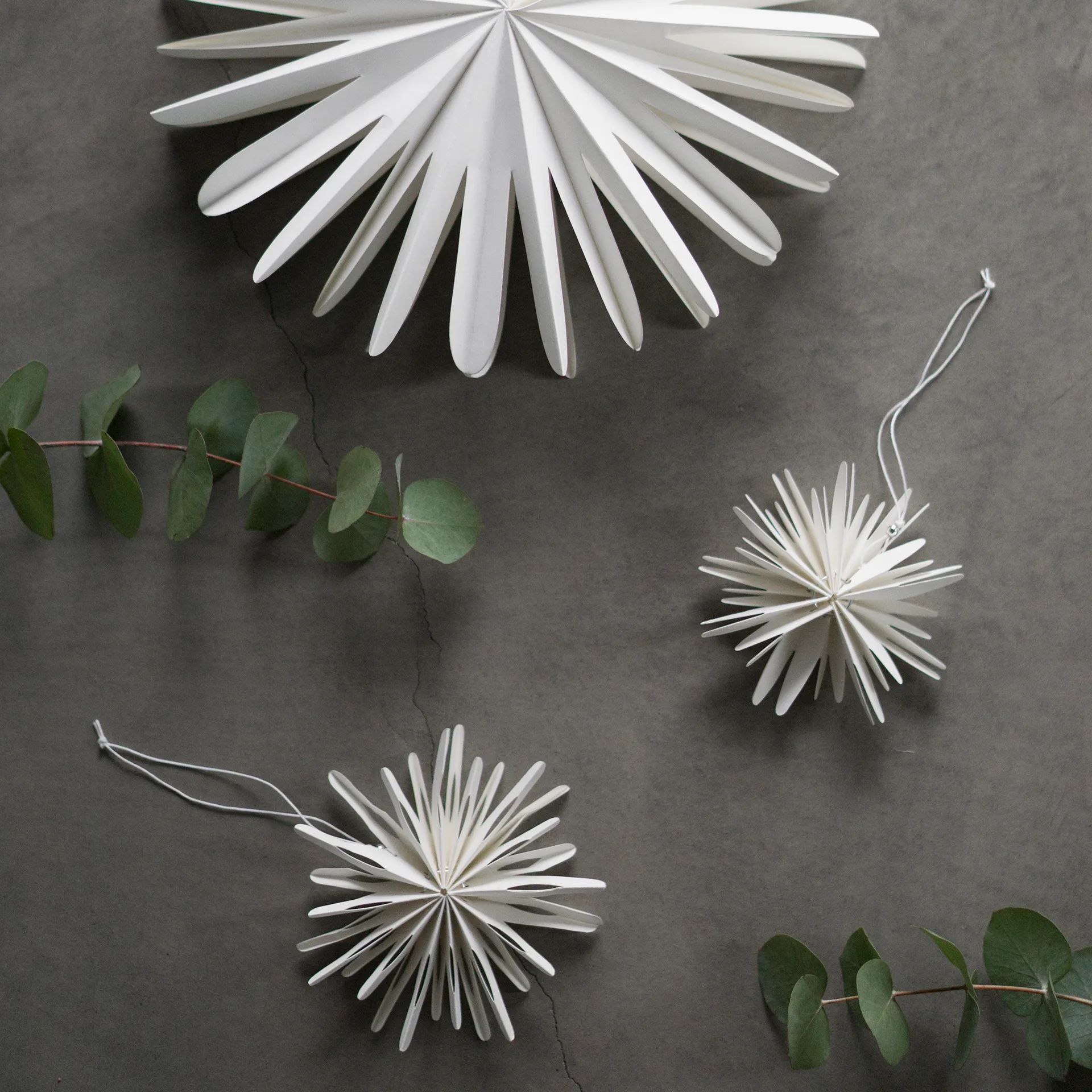 Paper flake decoration, Medium DBKD
