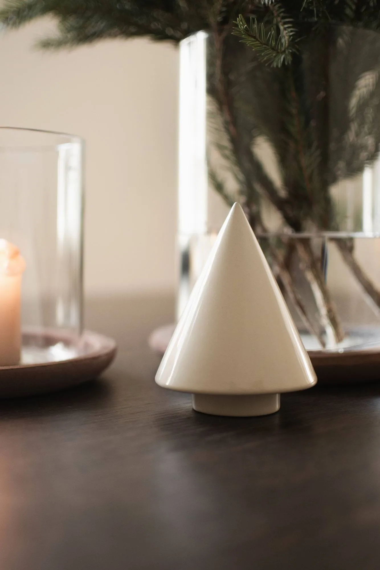 Peak wooden decorative detail, Shiny cream, Ø9 cm DBKD