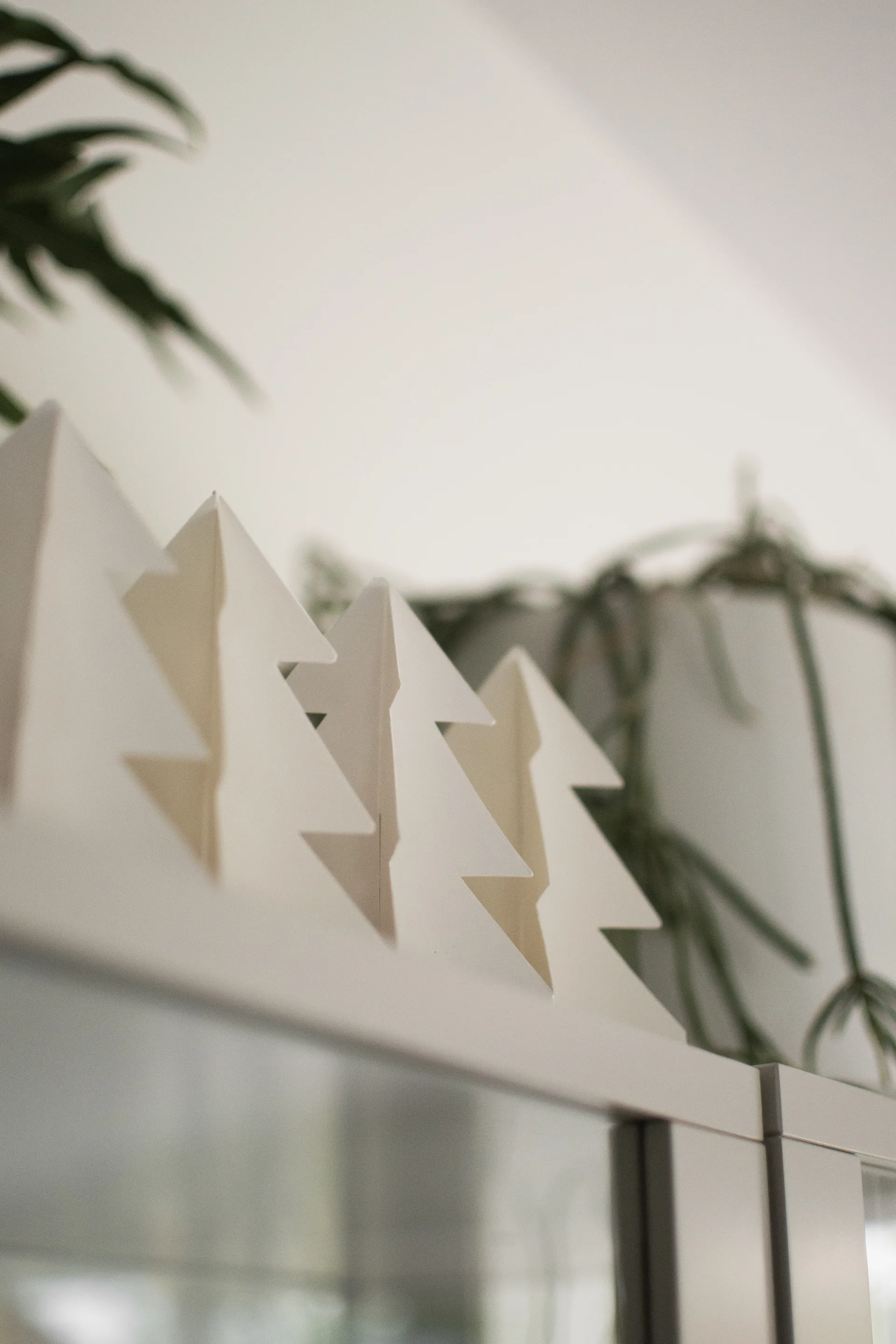 Tree in a row decoration 60 cm, White, 7x60 cm DBKD