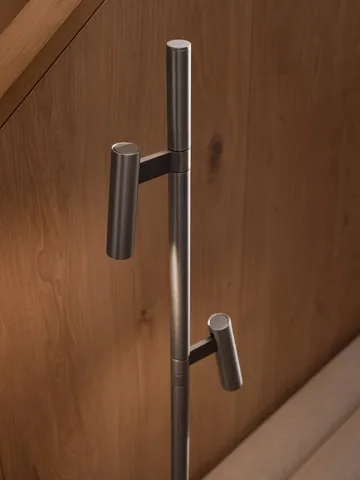 Makoto floor lamp - Satin chrome, 150 cm - Design For The People