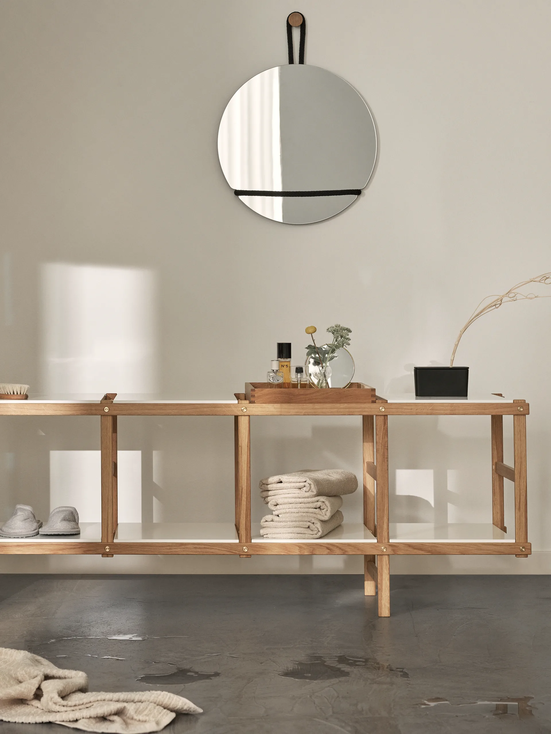 Lasso mirror round, clear-black Design House Stockholm