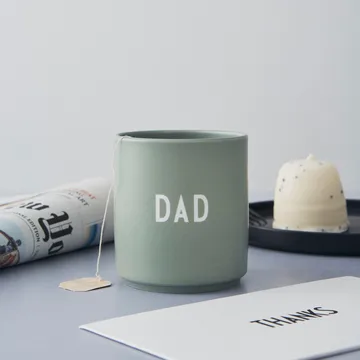 Design Letters favourite cup 25 cl - Dad/Love-green - Design Letters