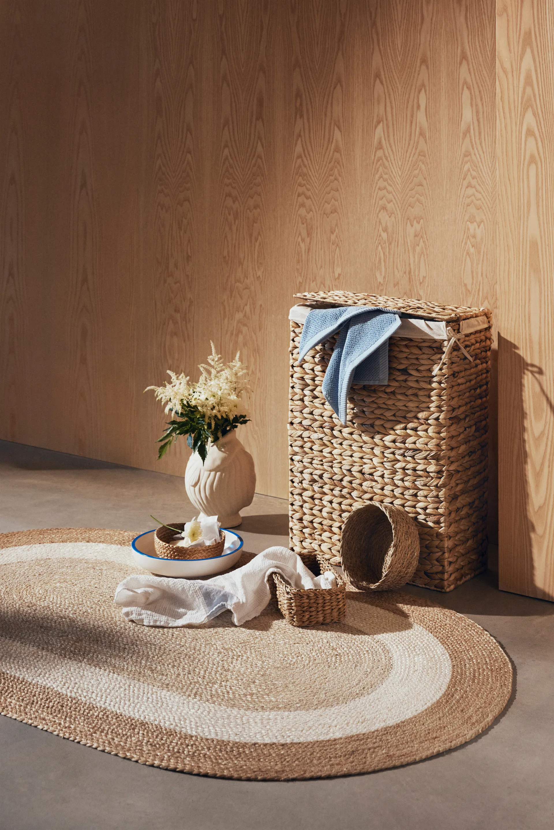 Lily laundry basket, Nature, water hyacinth, braided Dixie