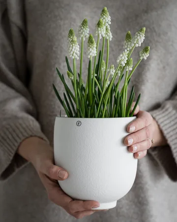 Ernst flower pot on foot natural white - H15 cm Ø14 cm - ERNST