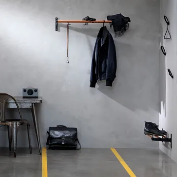 Nostalgi Shoe or hat shelf - Birch, black stand - Essem Design