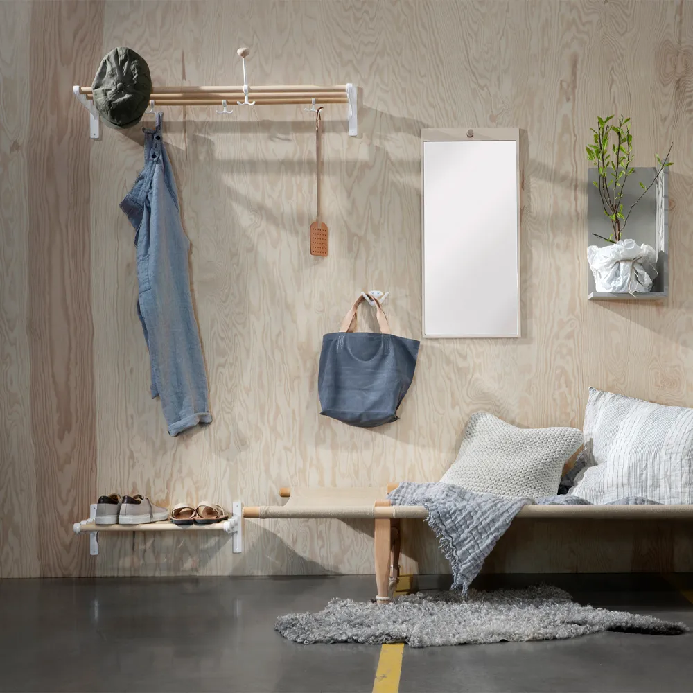 Nostalgi Shoe or hat shelf, Walnut, white stand Essem Design