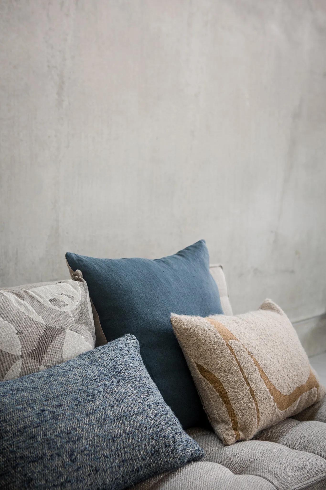 Avana abstract pillow, 60x40 cm Ethnicraft