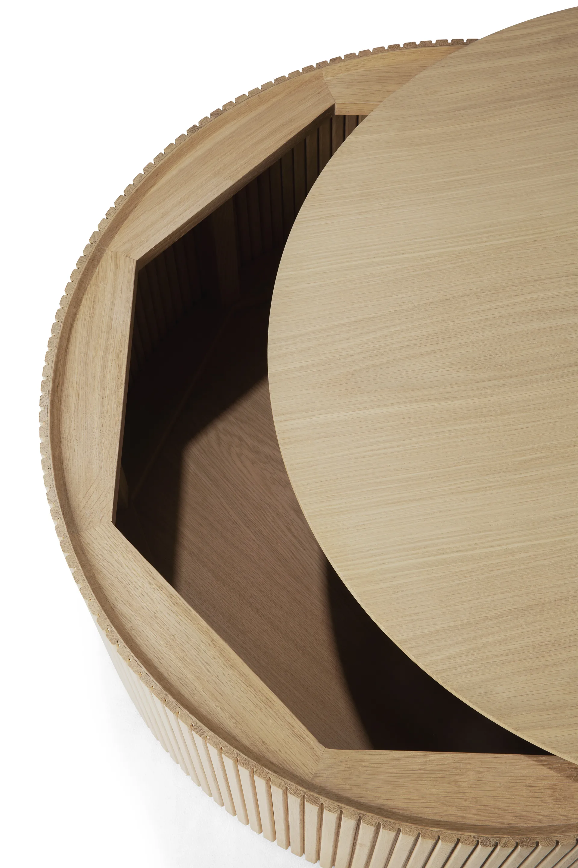 Roller Max round coffee table, Oak, Ø80 cm Ethnicraft