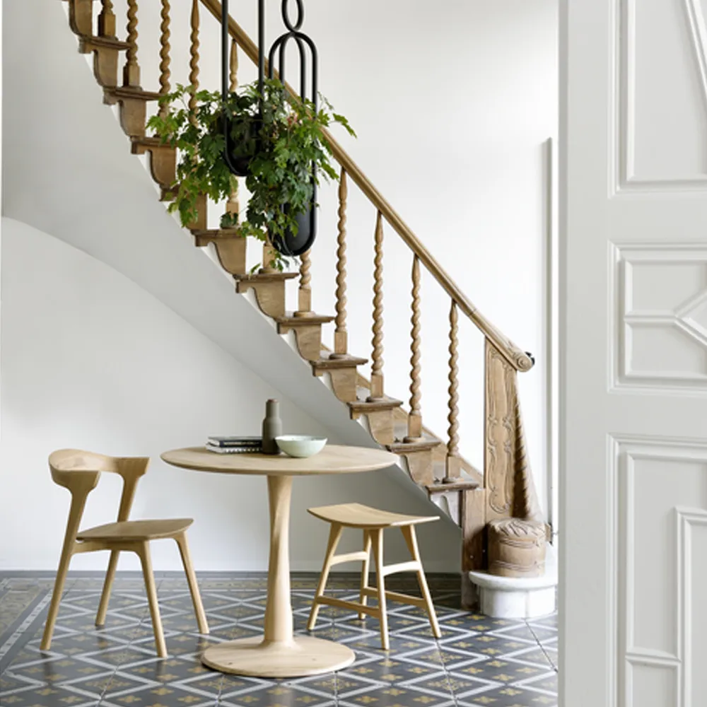 Torsion dining table, White-pigmented hardwax-oiled oak, Ø127 cm Ethnicraft
