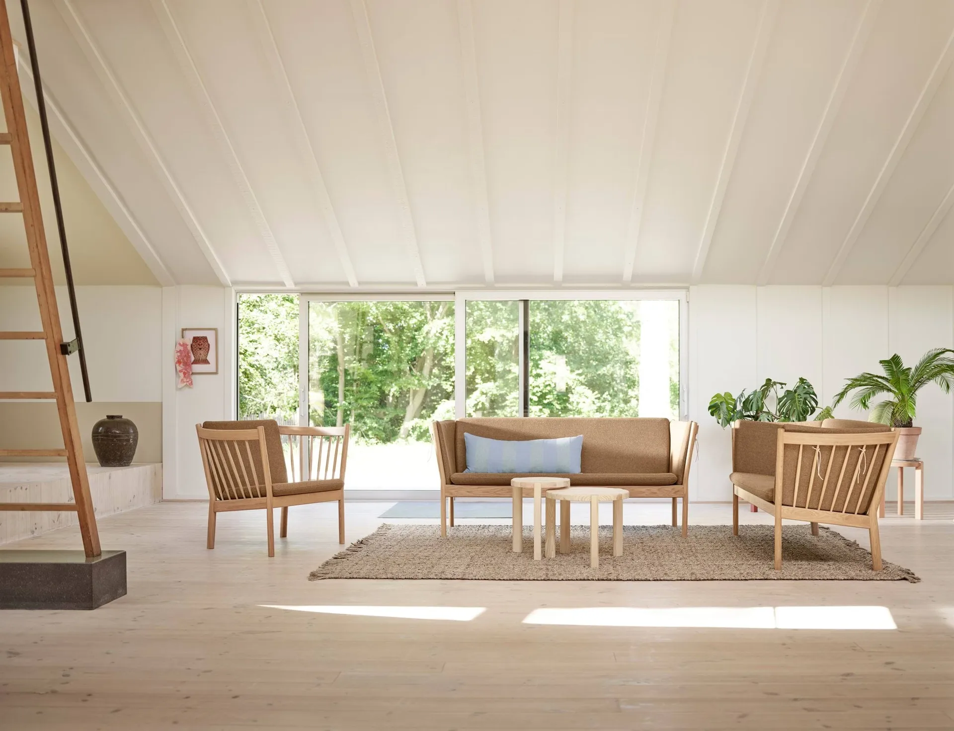 J149 sofa, Fabric red-lacquered oak, 3-seater FDB Møbler