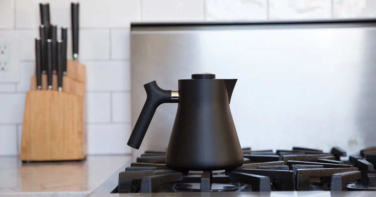 Raven Stovetop Tea kettle 100 cl, Matte black Fellow