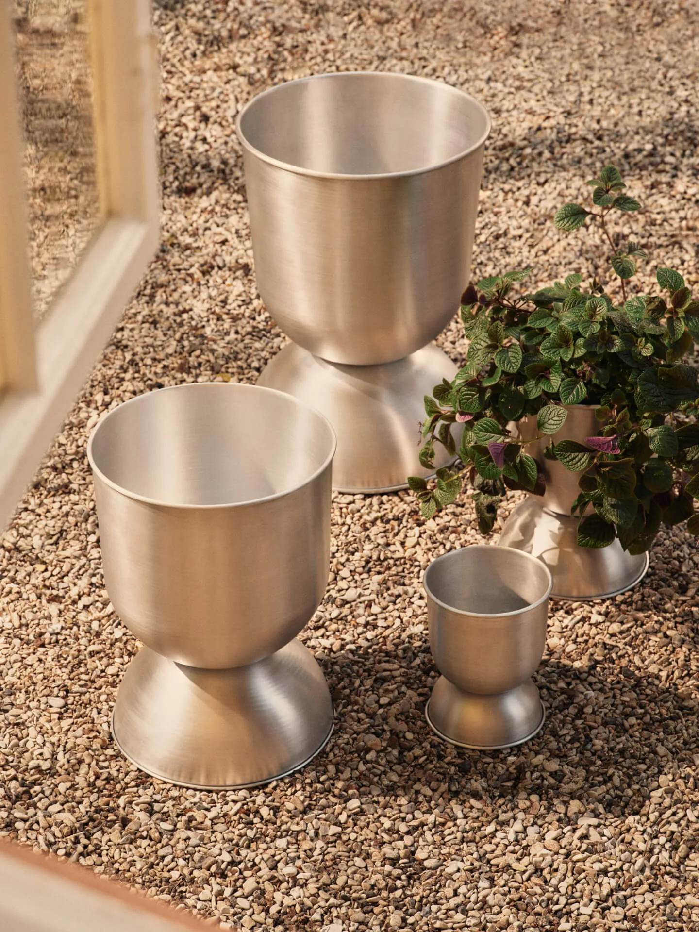 Hourglass flower pot large Ø50 cm, Aluminium Ferm Living
