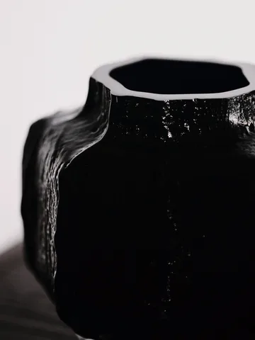 Mokuri vase - Black, 30 cm - Ferm Living