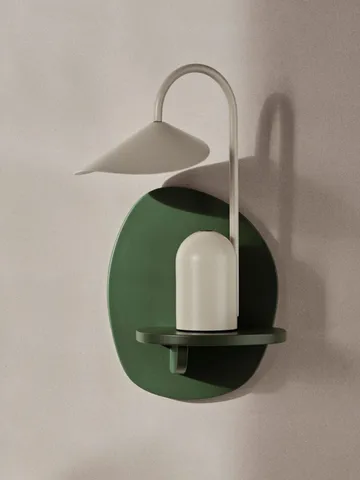 Pilu wall shelf 25 cm - Verdant Green - Ferm Living