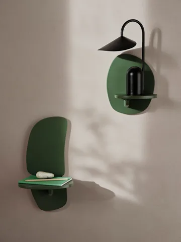 Pilu wall shelf 25 cm - Verdant Green - Ferm Living