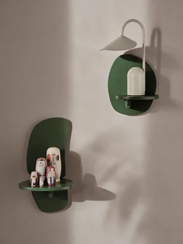 Pilu wall shelf 25 cm - Verdant Green - Ferm Living