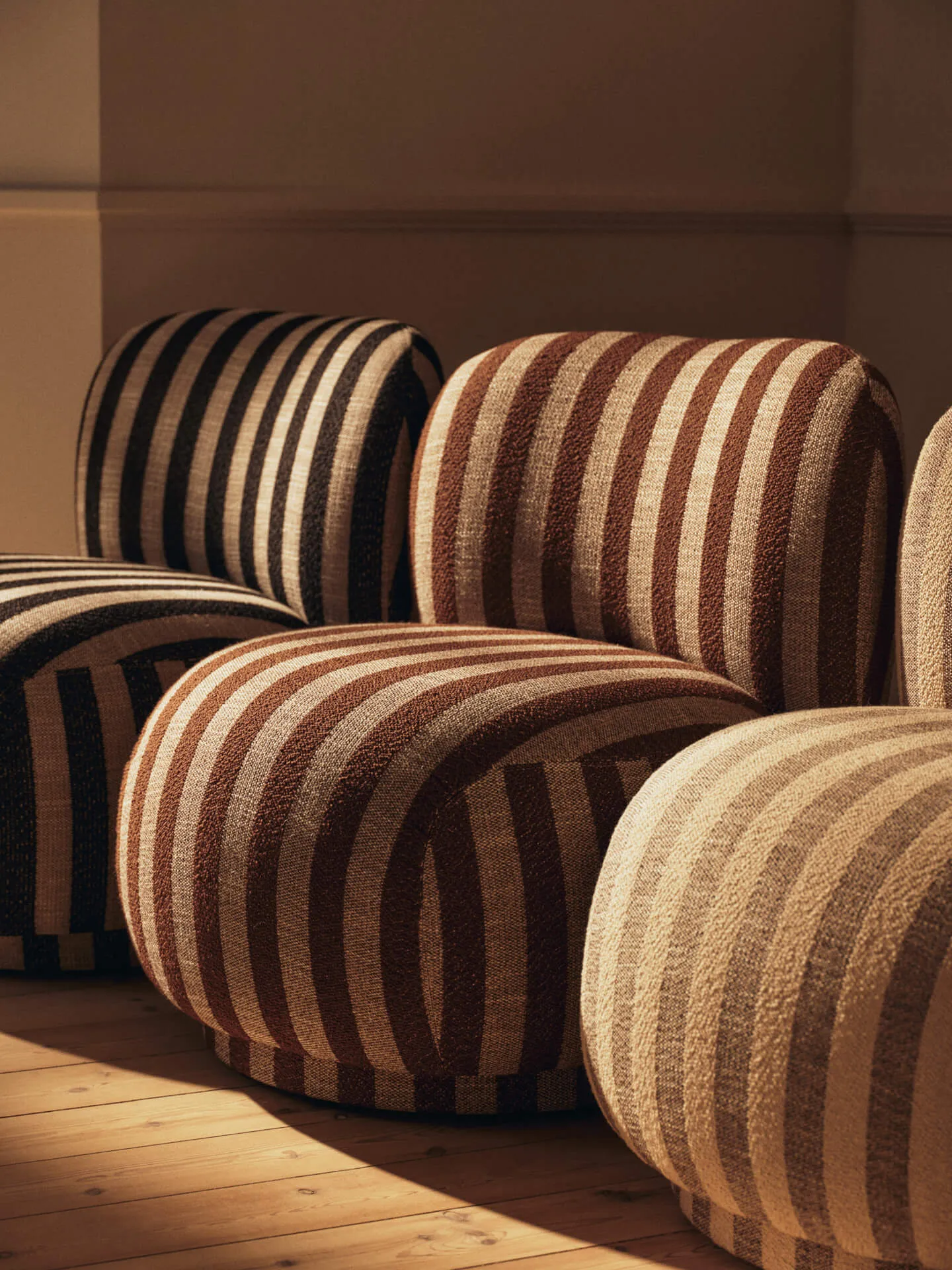 Rico lounge chair piccolo, Louisiana, Sand-chocolate Ferm Living