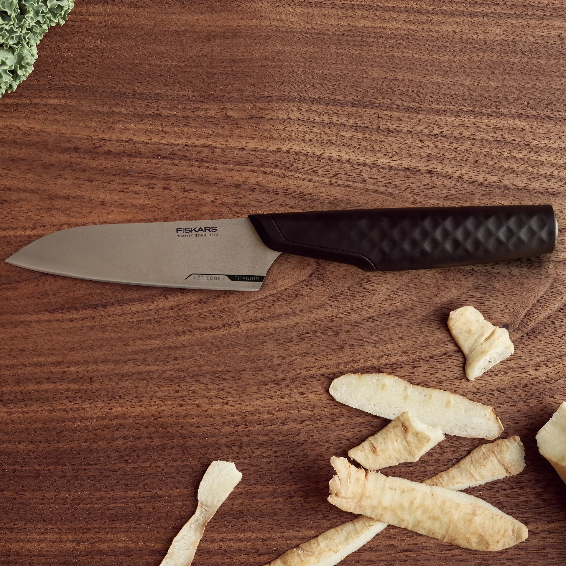Titanium vegetable knife 10 cm, Black Fiskars