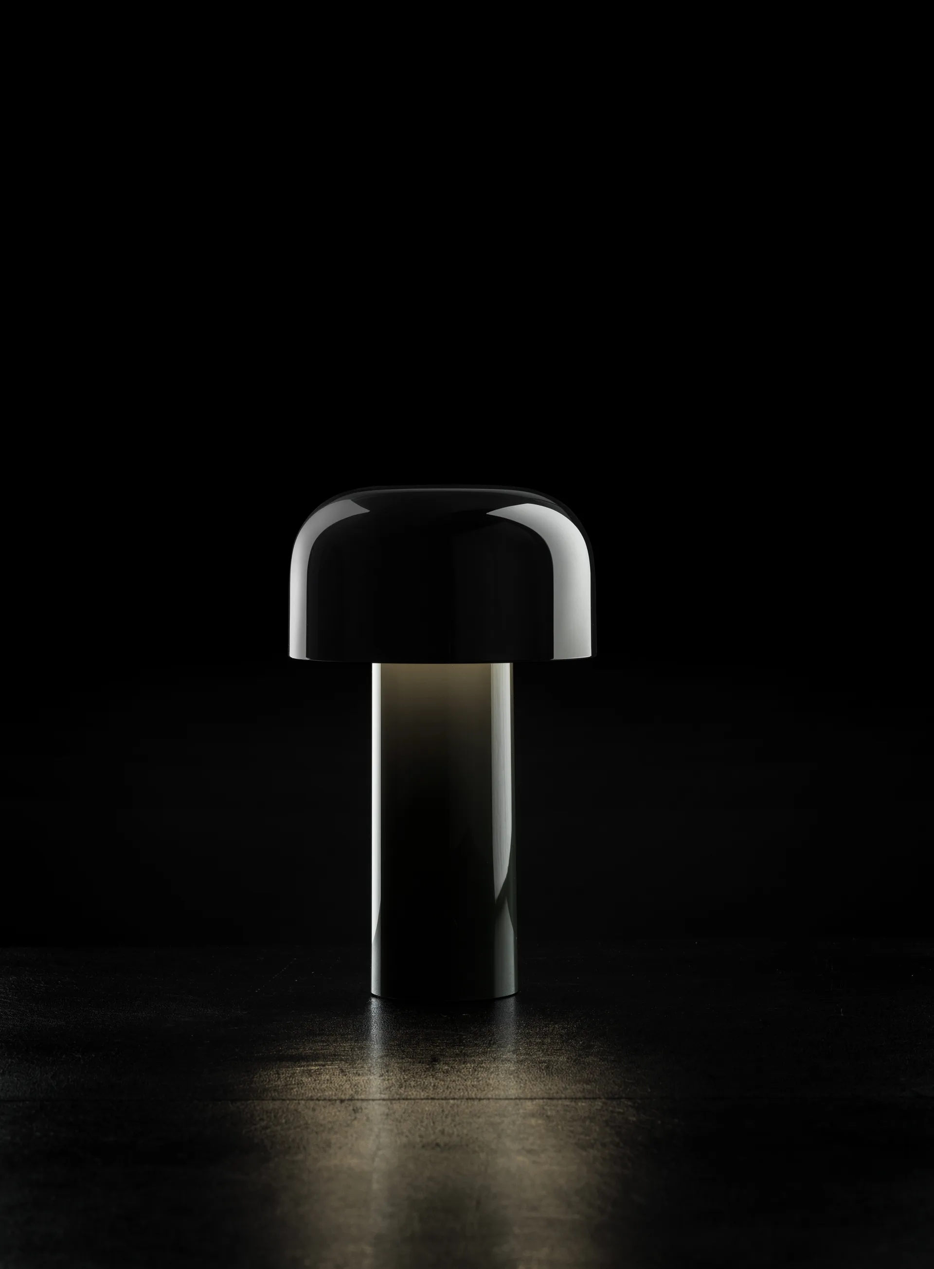Bellhop portable table lamp, Glossy black, IP54 (indoor/outdoor) Flos
