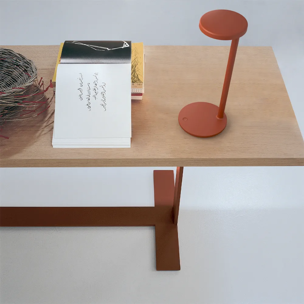 Oblique Qi table lamp, Brown Flos