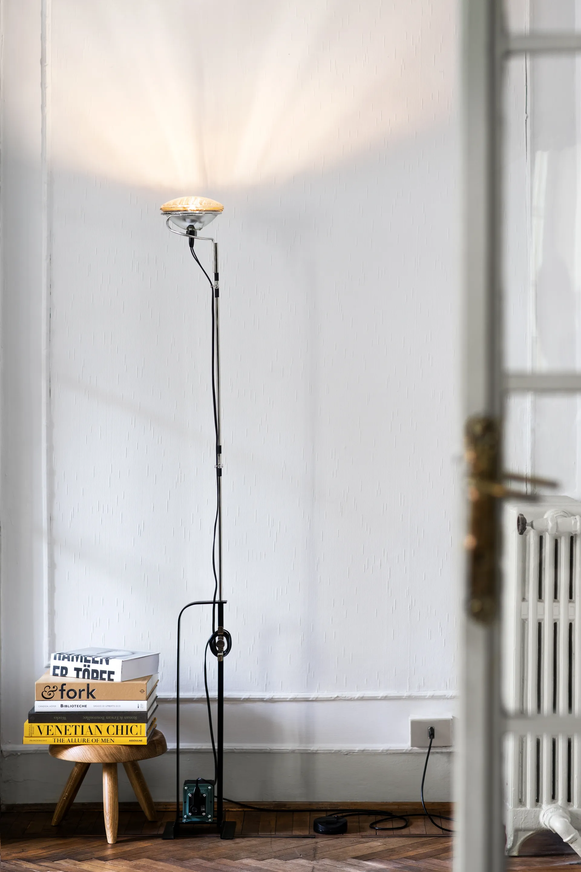 Toio LED floor lamp - black (GB),  Flos