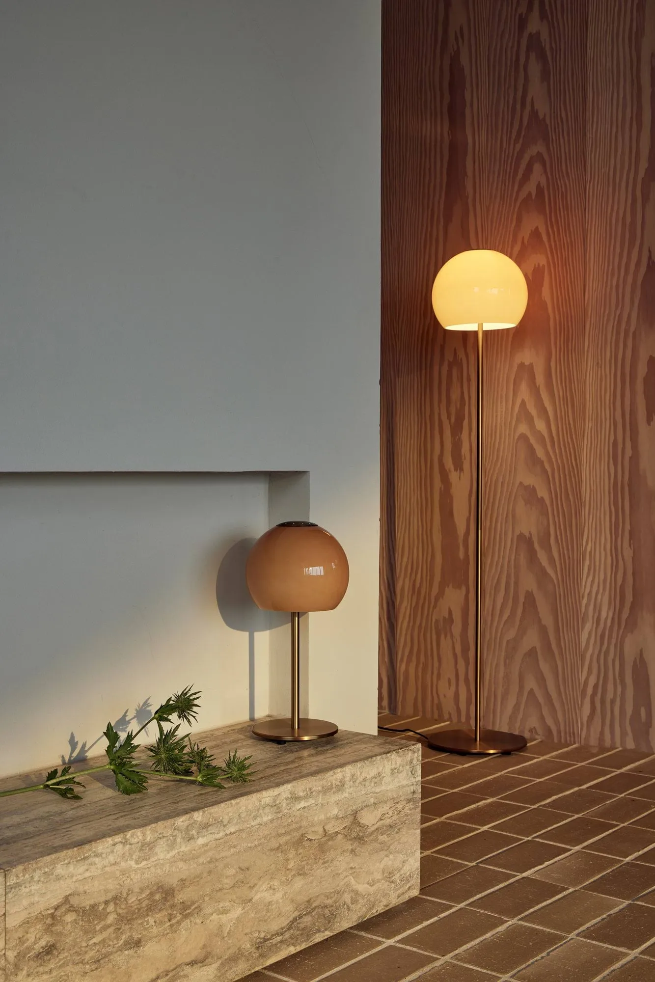 Ball glass floor lamp, Amber, 130 cm Frandsen